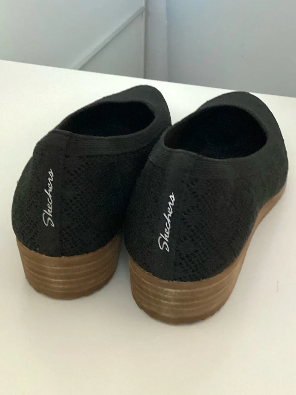 \Skechers\ NWT Cleo Knit Slip-Ons